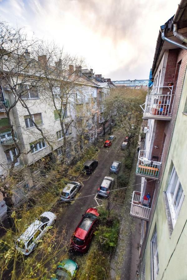 For Long-Term, Budget! Szovetseg Apartment In The Heart Of Budapeste Exterior foto