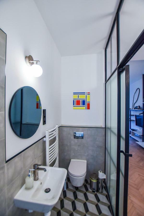 For Long-Term, Budget! Szovetseg Apartment In The Heart Of Budapeste Exterior foto